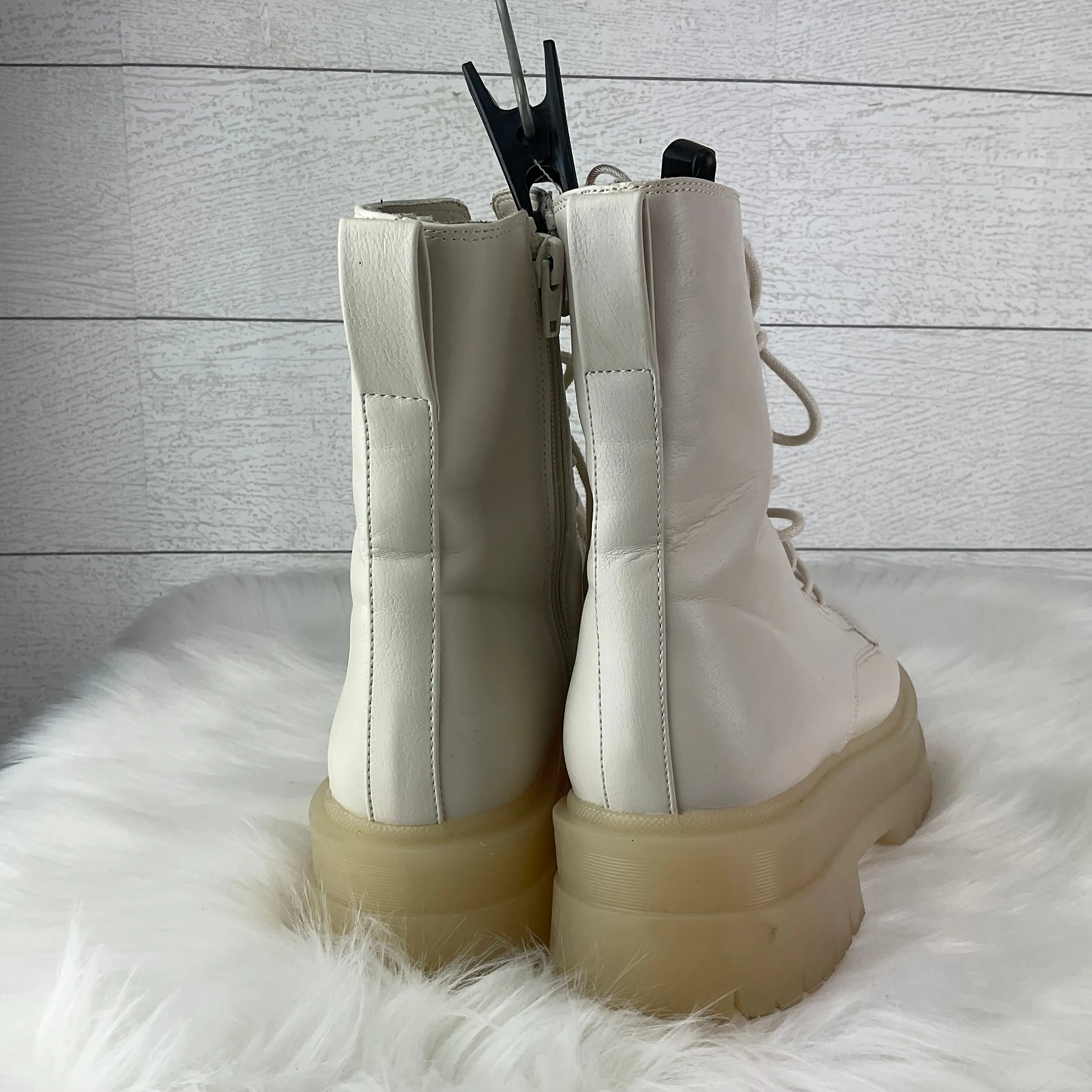 Boots Combat By Forever 21 In Cream, Size: 7