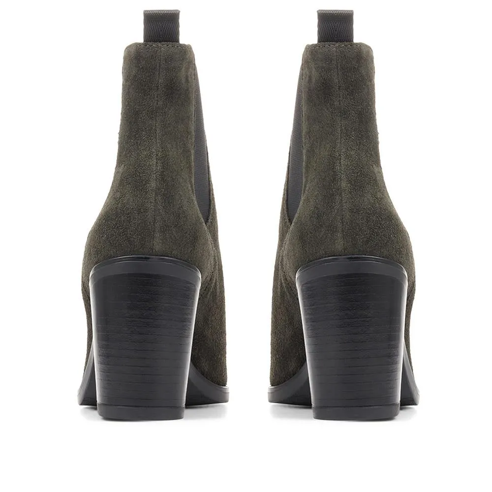 Clair Heeled Chelsea Boots - CLAIR / 322 538