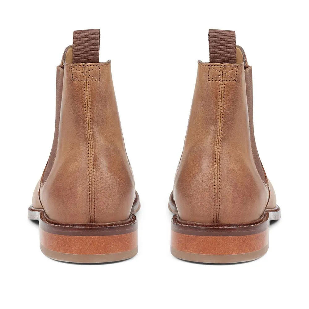 Debden Leather Chelsea Boots - DEBDEN / 320 461