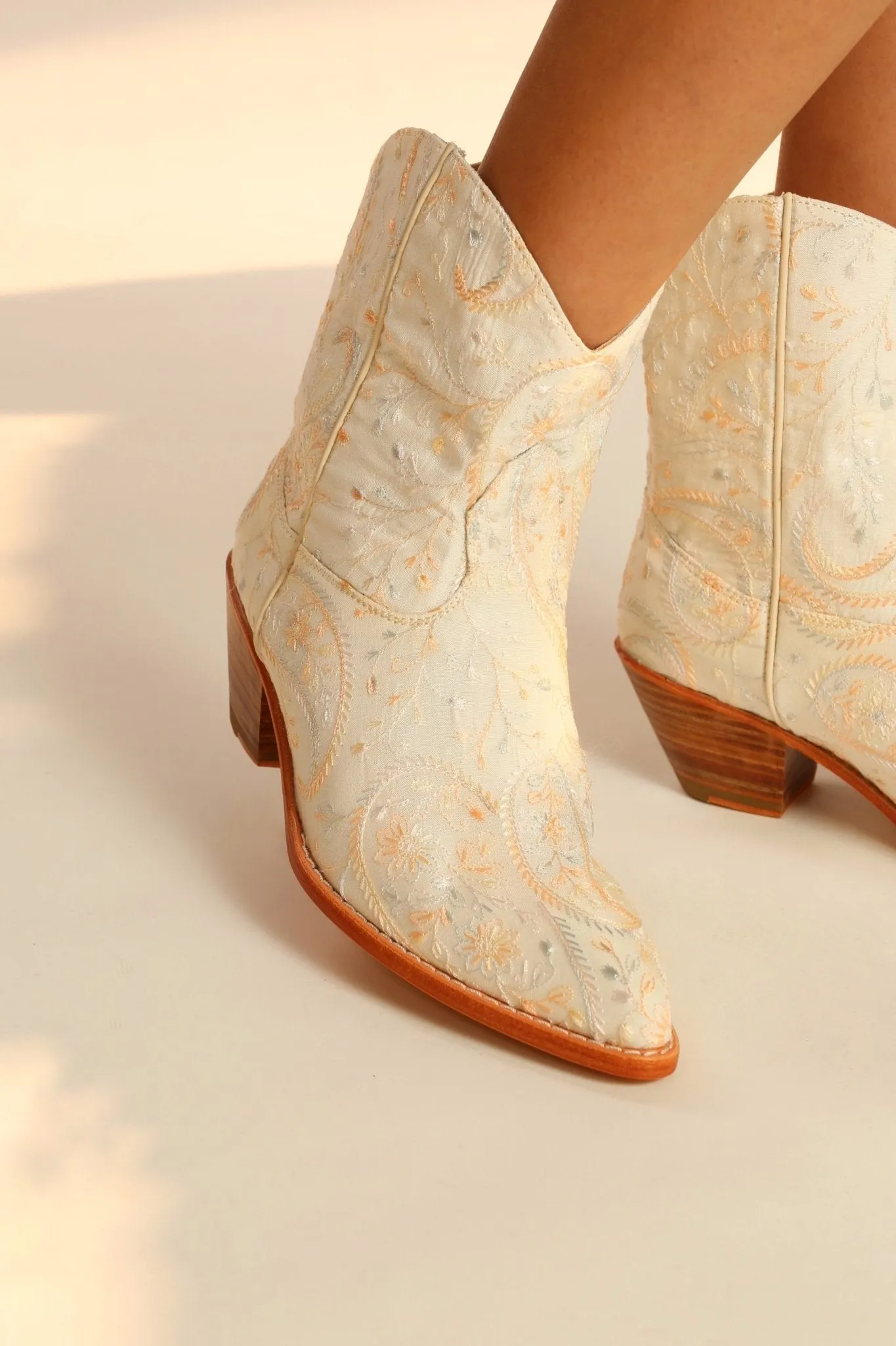 IVORY EMBROIDERED SILK SHORT WESTERN BOOTS FELO