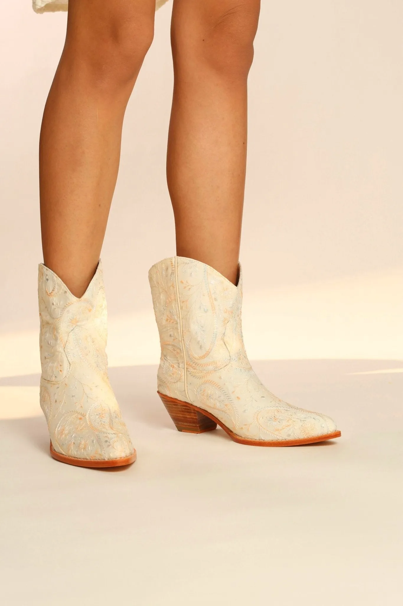 IVORY EMBROIDERED SILK SHORT WESTERN BOOTS FELO