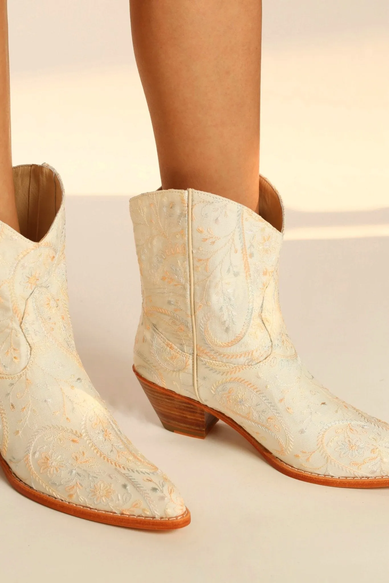 IVORY EMBROIDERED SILK SHORT WESTERN BOOTS FELO