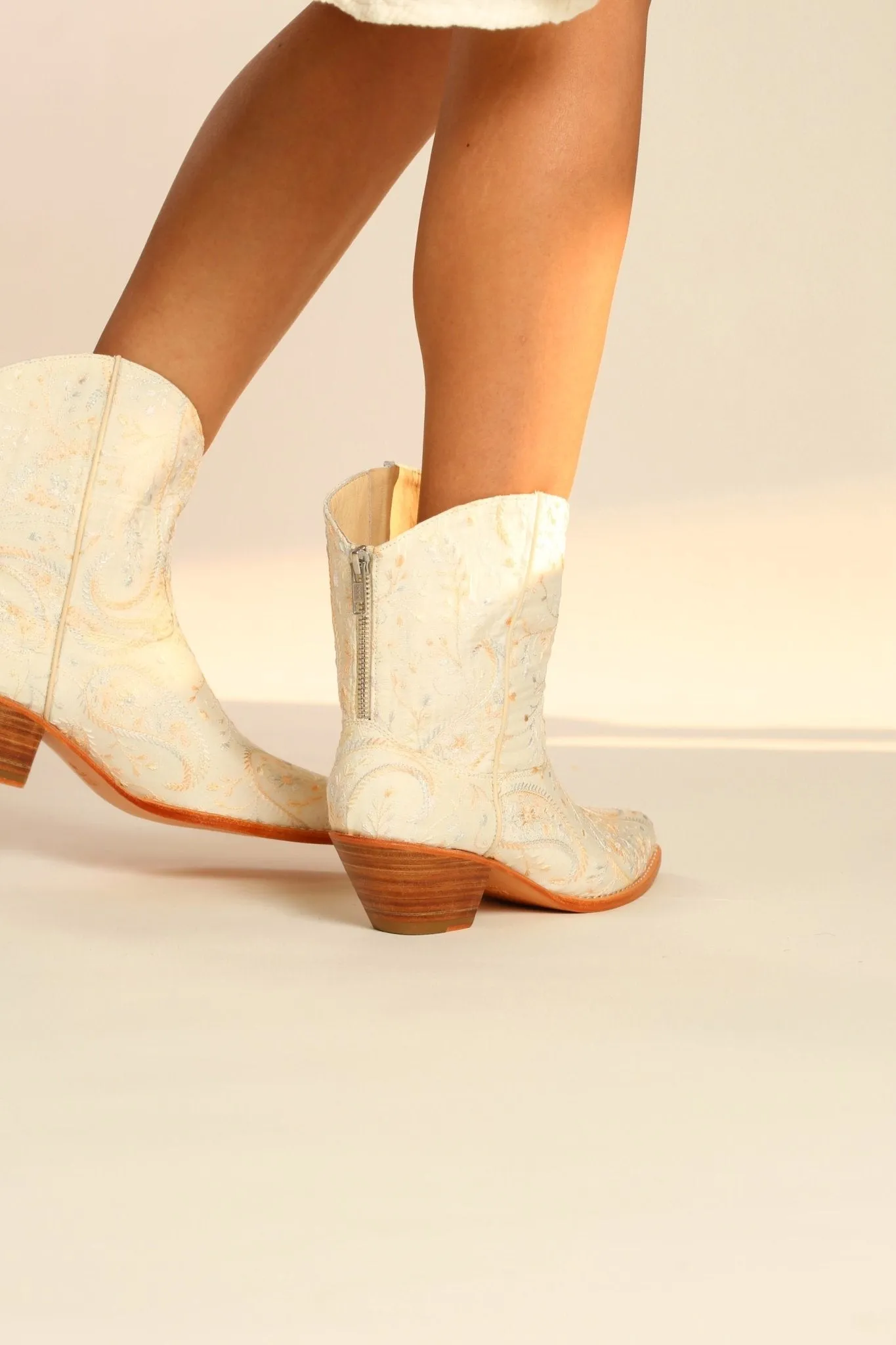 IVORY EMBROIDERED SILK SHORT WESTERN BOOTS FELO