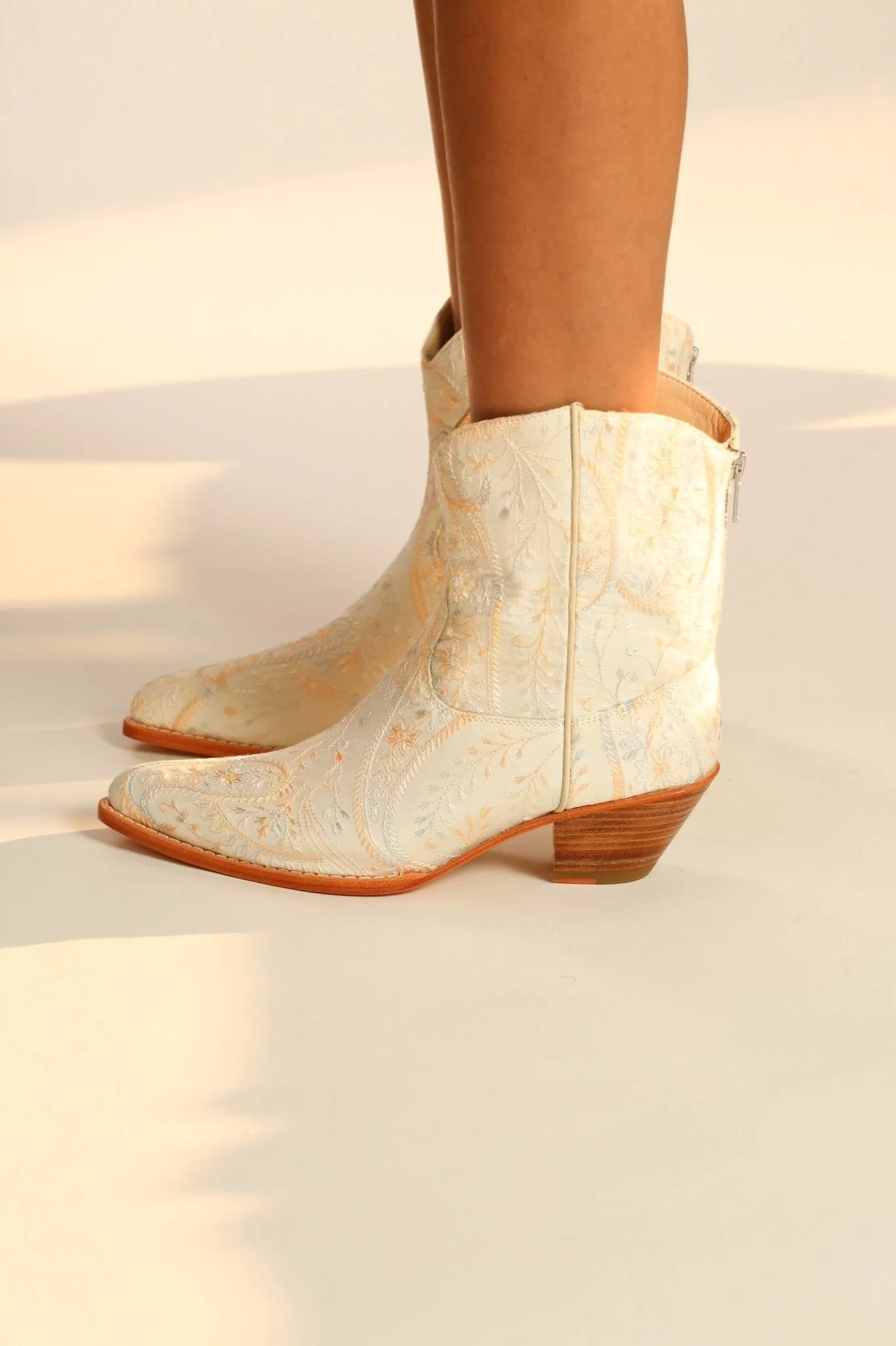 IVORY EMBROIDERED SILK SHORT WESTERN BOOTS FELO