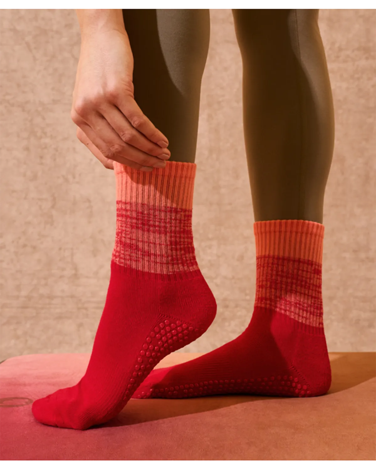 Move Active Crew Non Slip Grip Socks - Fade Banksia