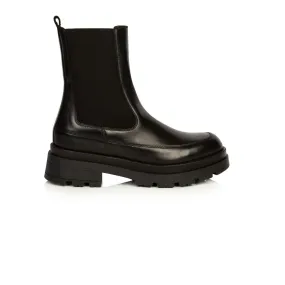 Troupe: Black Leather Chelsea Boots