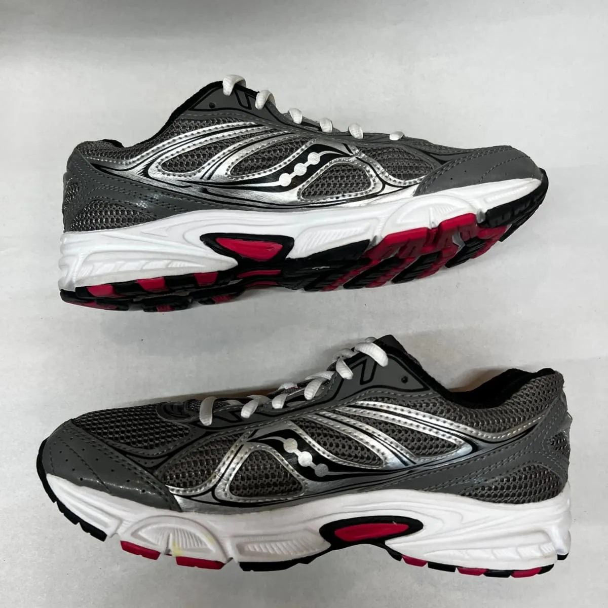 Women's Saucony •Cohesion 7• Running Shoe Grey/Silver/Pink Size 8M - Preowned